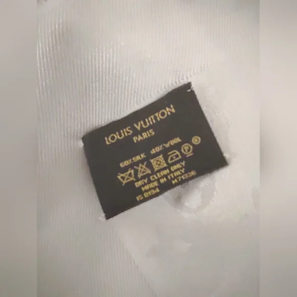 Louis Vuitton Monogram Chale Shawl - Picture 9 of 9